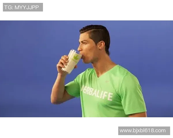 足球明星小瓶子图揭秘球场背后的故事与荣耀